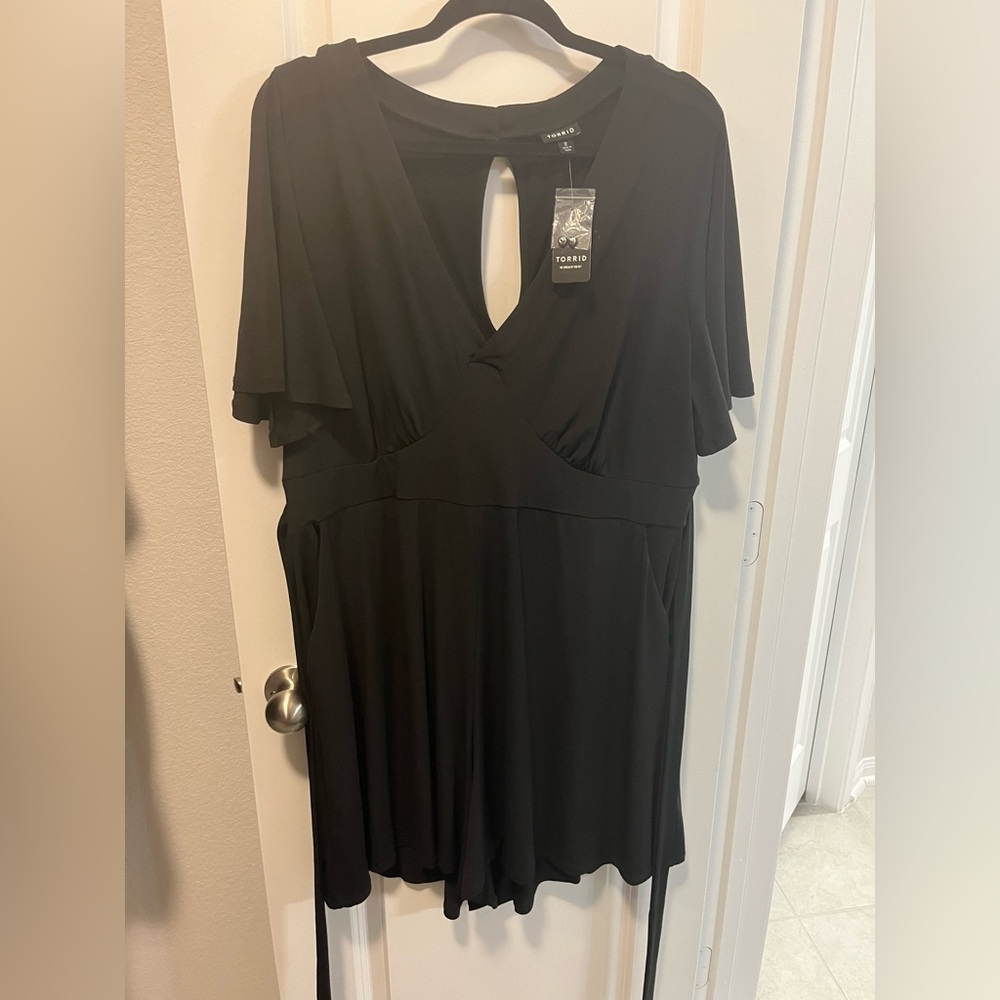 Torrid Black short flutter sleeve romper w/fkeyhole back and attached belt